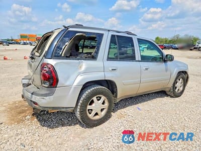 Trzecie zdjęcie samochodu z tyłu: 2005 CHEVROLET TRAILBLAZER LS VIN:1GNDT13SX52100783 - miniatura