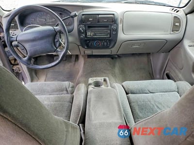 Zdjęcie 8 z 13 samochodu: 1996 FORD EXPLORER VIN:1FMDU34X0TZA79406 - miniatura