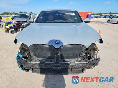 Piąte zdjęcie samochodu w środku: 2024 BMW X4 VIN:5UX33DT09R9U40913 - miniatura