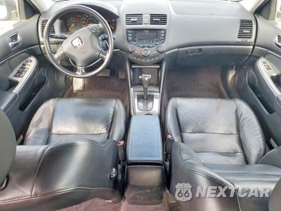 Zdjęcie 8 z 12 samochodu: 2004 HONDA ACCORD EX VIN:JHMCM56894C038695 - miniatura
