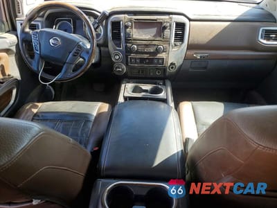 Zdjęcie 8 z 12 samochodu: 2016 NISSAN TITAN XD PLATINUM RESERVE VIN:1N6BA1F46GN509445 - miniatura