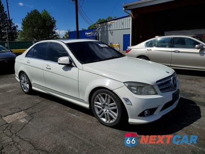 Czwarte zdjęcie samochodu z boku: 2009 MERCEDES-BENZ C 300 VIN:WDDGF54X79R070899 - miniatura