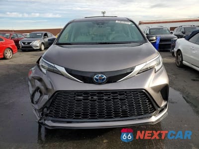 Piąte zdjęcie samochodu w środku: 2021 TOYOTA SIENNA XSE 7-PASSENGER VIN:5TDXSKFC4MS040025 - miniatura