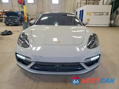 Piąte zdjęcie samochodu w środku: 2018 PORSCHE PANAMERA TURBO S E-HYBRID SPORT TURISMO VIN:WP0CH2A73JL198375 - miniatura