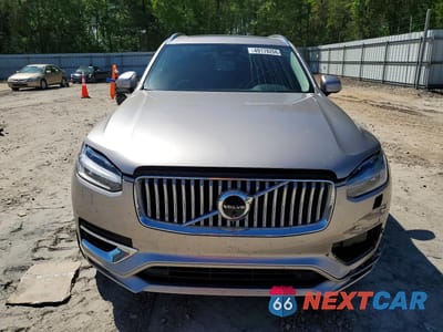 Piąte zdjęcie samochodu w środku: 2024 VOLVO XC90 PLUS VIN:YV4062JEXR1209142 - miniatura