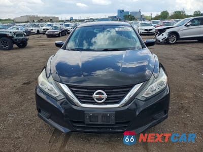Piąte zdjęcie samochodu w środku: 2017 NISSAN ALTIMA 2.5 S VIN:1N4AL3AP7HN357334 - miniatura
