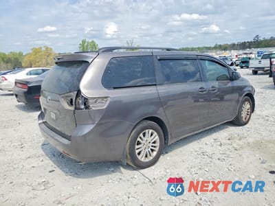 Trzecie zdjęcie samochodu z tyłu: 2015 TOYOTA SIENNA LE 8-PASSENGER VIN:5TDKK3DC8FS573131 - miniatura