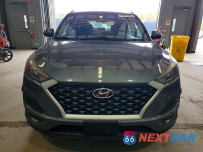 Piąte zdjęcie samochodu w środku: 2019 HYUNDAI TUCSON VALUE VIN:KM8J3CA43KU074289 - miniatura