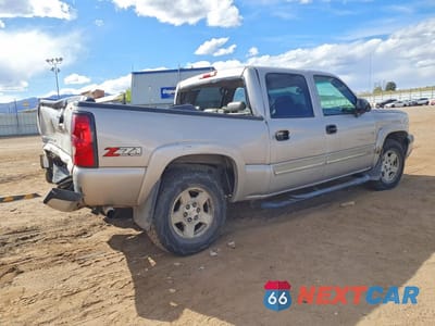 Trzecie zdjęcie samochodu z tyłu: 2004 CHEVROLET SILVERADO K1500 VIN:2GCEK13T941336641 - miniatura