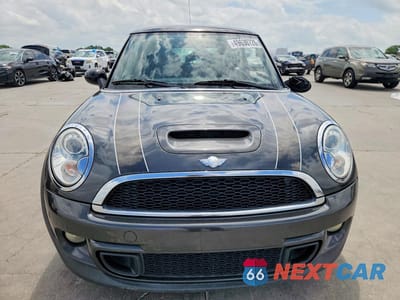 Piąte zdjęcie samochodu w środku: 2011 MINI COOPER S VIN:WMWSV3C54BTY15934 - miniatura