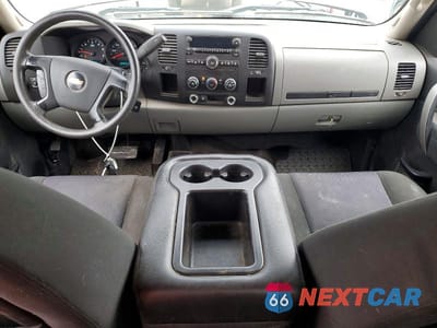 Zdjęcie 8 z 11 samochodu: 2011 CHEVROLET SILVERADO K1500 LS VIN:1GCRKREA8BZ127763 - miniatura