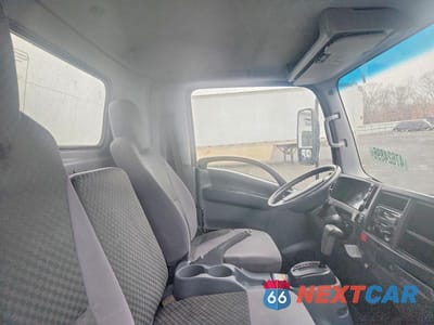 Piąte zdjęcie samochodu w środku: 2015 ISUZU NPR HD BOX TRUCK VIN:54DC4W1B8FS804317 - miniatura
