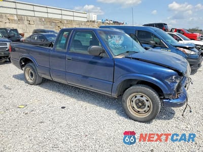 Czwarte zdjęcie samochodu z boku: 2003 CHEVROLET S TRUCK S10 VIN:1GCCS19H838143743 - miniatura
