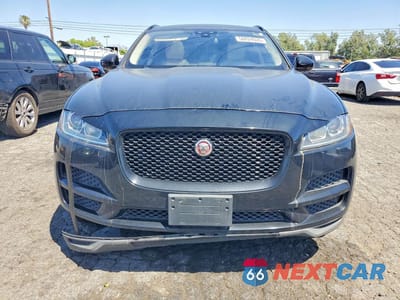Piąte zdjęcie samochodu w środku: 2017 JAGUAR F-PACE PREMIUM VIN:SADCJ2BV9HA088989 - miniatura