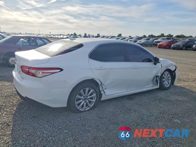 Trzecie zdjęcie samochodu z tyłu: 2020 TOYOTA CAMRY LE VIN:4T1C11AK7LU994414 - miniatura
