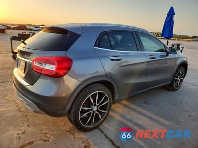 Trzecie zdjęcie samochodu z tyłu: 2016 MERCEDES-BENZ GLA 250 4MATIC VIN:WDCTG4GB0GJ228506 - miniatura