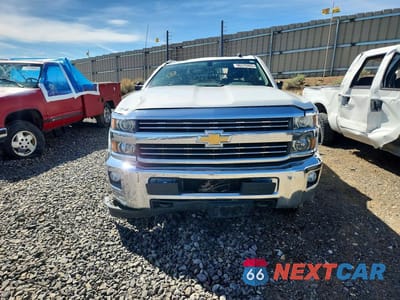 Piąte zdjęcie samochodu w środku: 2018 CHEVROLET SILVERADO C3500 LT VIN:1GB5CZCG8JZ327726 - miniatura