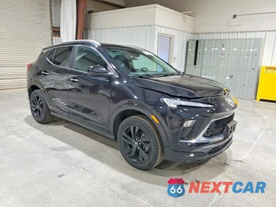 Czwarte zdjęcie samochodu z boku: 2025 BUICK ENCORE GX SPORT TOURING VIN:KL4AMESL2SB208914 - miniatura