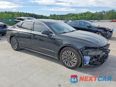 Czwarte zdjęcie samochodu z boku: 2025 HYUNDAI SONATA HYBRID SEL VIN:KMHL34JJ4SA123571 - miniatura