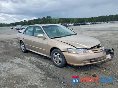 Czwarte zdjęcie samochodu z boku: 2001 HONDA ACCORD EX VIN:1HGCG56681A086804 - miniatura