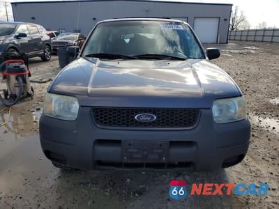 Piąte zdjęcie samochodu w środku: 2004 FORD ESCAPE XLS VIN:1FMYU92174KB40246 - miniatura