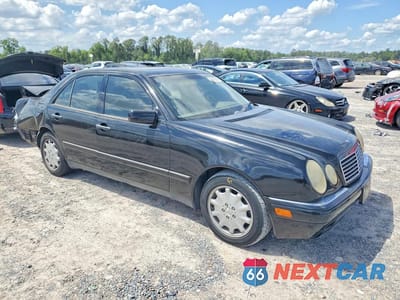 Czwarte zdjęcie samochodu z boku: 1999 MERCEDES-BENZ E 320 VIN:WDBJF65H4XA896858 - miniatura