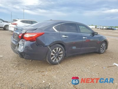 Trzecie zdjęcie samochodu z tyłu: 2017 NISSAN ALTIMA 2.5 SV VIN:1N4AL3AP1HC160560 - miniatura