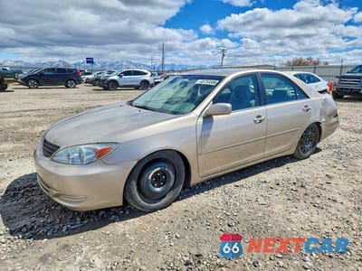 2002 TOYOTA CAMRY LE 4T1BE32K32U514118 - główne zdjęcie licytacji z USA - miniatura