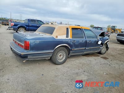 Trzecie zdjęcie samochodu z tyłu: 1997 LINCOLN TOWN CAR EXECUTIVE VIN:1LNLM81W5VY742868 - miniatura