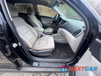 Piąte zdjęcie samochodu w środku: 2016 HYUNDAI TUCSON SPORT VIN:KM8J3CA29GU056532 - miniatura