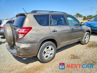 Trzecie zdjęcie samochodu z tyłu: 2011 TOYOTA RAV4 BASE VIN:2T3KF4DV0BW097817 - miniatura