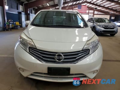 Piąte zdjęcie samochodu w środku: 2015 NISSAN VERSA NOTE SV VIN:3N1CE2CP5FL367266 - miniatura