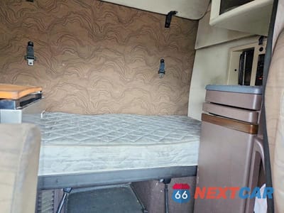 Zdjęcie 6 z 10 samochodu: 2013 VOLVO VN VNL VIN:4V4NC9EH4DN566224 - miniatura
