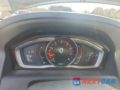 Zdjęcie 9 z 13 samochodu: 2016 VOLVO XC60 T5 PREMIER VIN:YV4612RK1G2852344 - miniatura