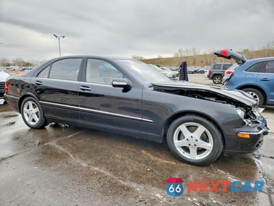 Czwarte zdjęcie samochodu z boku: 2005 MERCEDES-BENZ S 500 VIN:WDBNG75J75A441569 - miniatura