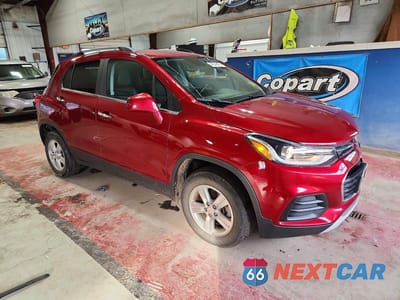 Czwarte zdjęcie samochodu z boku: 2020 CHEVROLET TRAX 1LT VIN:3GNCJPSB4LL250700 - miniatura