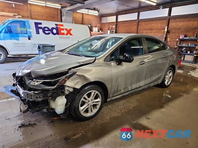 2017 CHEVROLET CRUZE LT 3G1BE5SM3HS557635 - główne zdjęcie licytacji z USA - miniatura