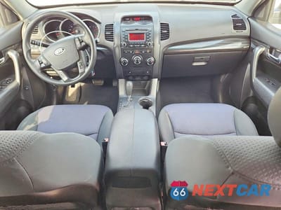 Zdjęcie 8 z 13 samochodu: 2012 KIA SORENTO LX VIN:5XYKT3A69CG254308 - miniatura