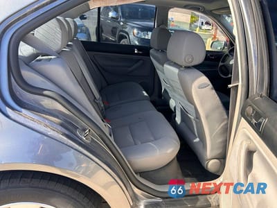 Zdjęcie 6 z 10 samochodu: 2004 VOLKSWAGEN JETTA GLS TDI VIN:3VWSR69M94M131368 - miniatura