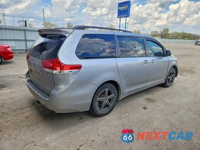 Trzecie zdjęcie samochodu z tyłu: 2012 TOYOTA SIENNA XLE 8-PASSENGER VIN:5TDYK3DC9CS266766 - miniatura
