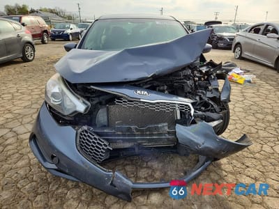 Piąte zdjęcie samochodu w środku: 2016 KIA FORTE LX VIN:KNAFK4A68G5542391 - miniatura
