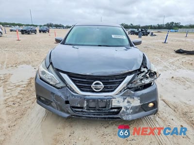 Piąte zdjęcie samochodu w środku: 2017 NISSAN ALTIMA 2.5 SV VIN:1N4AL3AP2HC488361 - miniatura