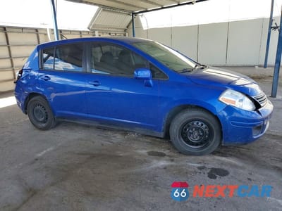 Czwarte zdjęcie samochodu z boku: 2012 NISSAN VERSA 1.8 S VIN:3N1BC1CP0CK813787 - miniatura