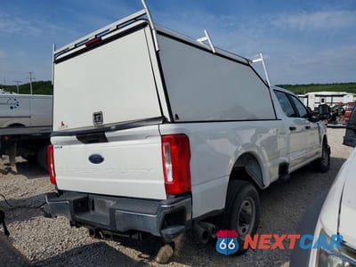 Trzecie zdjęcie samochodu z tyłu: 2023 FORD F350 SUPER DUTY VIN:1FT8W3AT7PEC75860 - miniatura