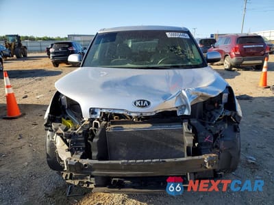 Piąte zdjęcie samochodu w środku: 2019 KIA SOUL BASE VIN:KNDJN2A2XK7683076 - miniatura