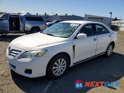 2010 TOYOTA CAMRY LE 4T1BF3EK6AU560954 - główne zdjęcie licytacji z USA - miniatura