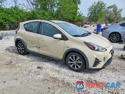 Czwarte zdjęcie samochodu z boku: 2018 TOYOTA PRIUS C TWO VIN:JTDKDTB3XJ1604625 - miniatura