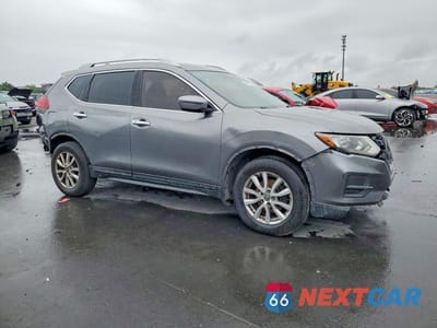 Czwarte zdjęcie samochodu z boku: 2018 NISSAN ROGUE SV VIN:KNMAT2MT8JP563544 - miniatura