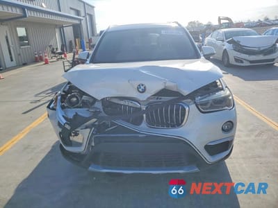 Piąte zdjęcie samochodu w środku: 2016 BMW X1 XDRIVE28I VIN:WBXHT3C37GP881270 - miniatura
