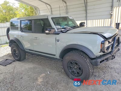 Czwarte zdjęcie samochodu z boku: 2021 FORD BRONCO FIRST EDITION VIN:1FMEE5EPXMLA40273 - miniatura